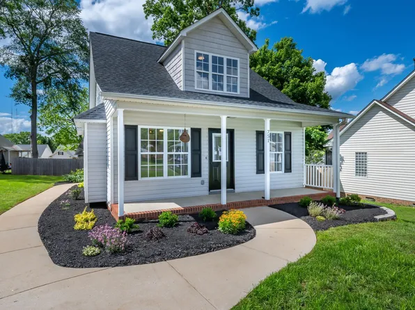 751 Running Creek Ln, Boiling Springs, SC 29316