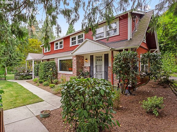 3rd image of 541 SE Park Dr