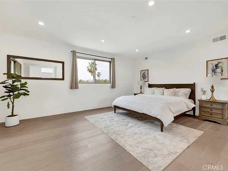 941 E California Blvd #1 — Photo 21