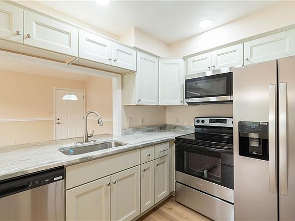 3rd image of 1302 Portlock Rd