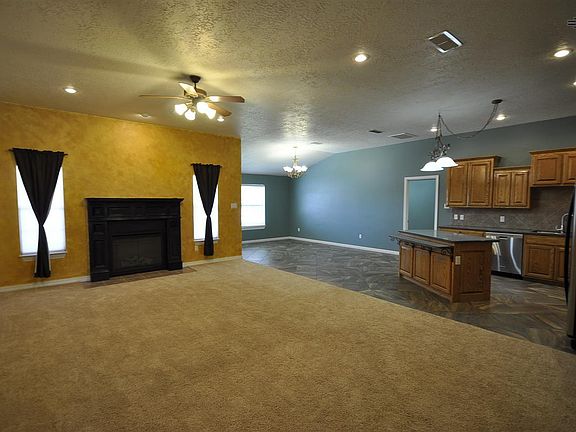 3rd image of 405 Olive Dr