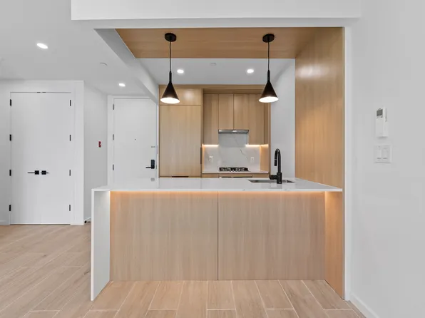 366 Harman Street image 4 of 18