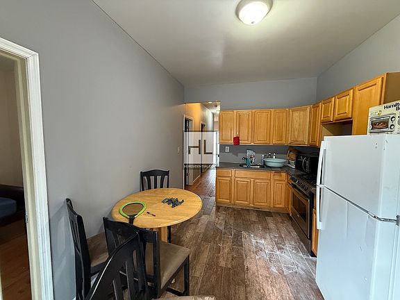 5th image of 228 Benziger Ave #1