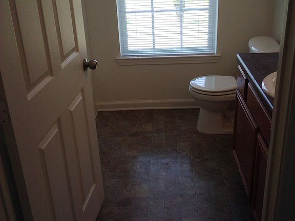 4th image of 403 Allen Dr