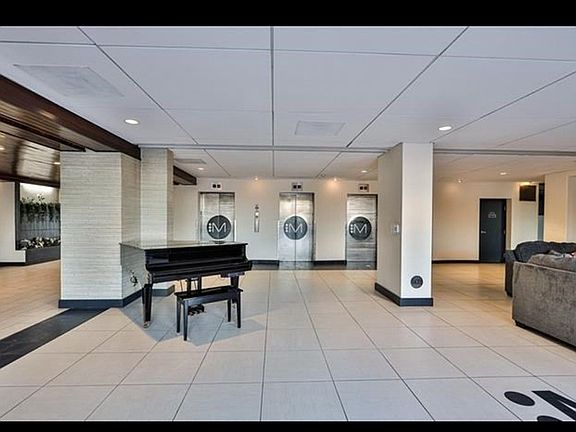 4th image of 700 E 8th St #14