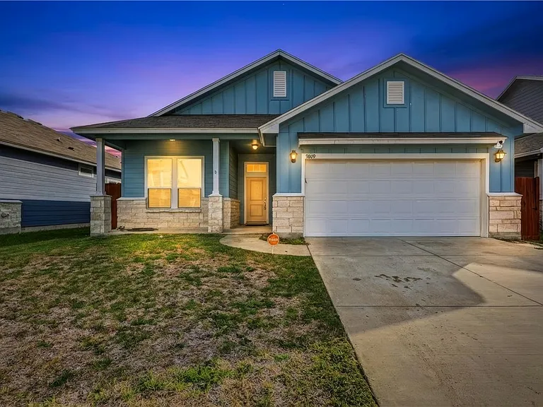 9609 Sedalia Trl — Photo 1