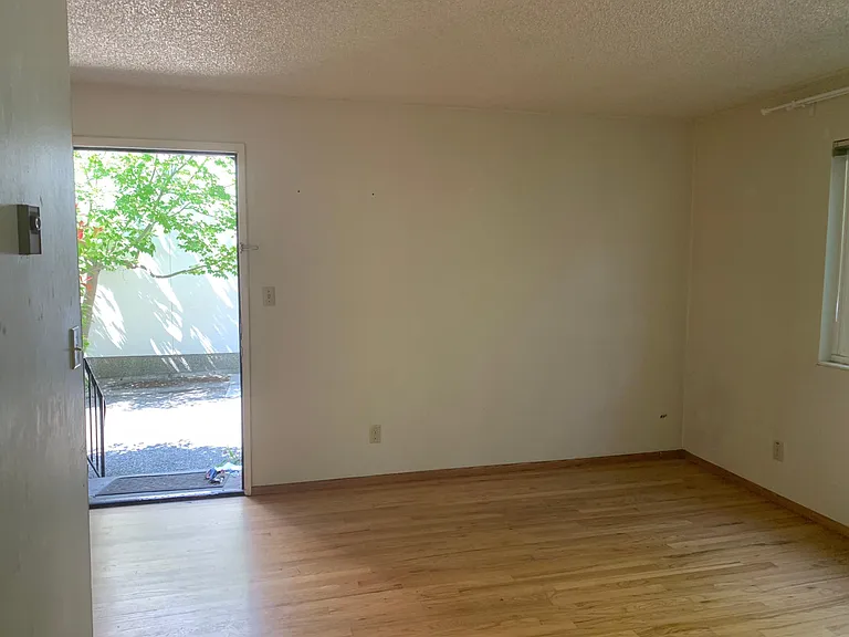 1524 NW 52nd St #3 — Photo 3