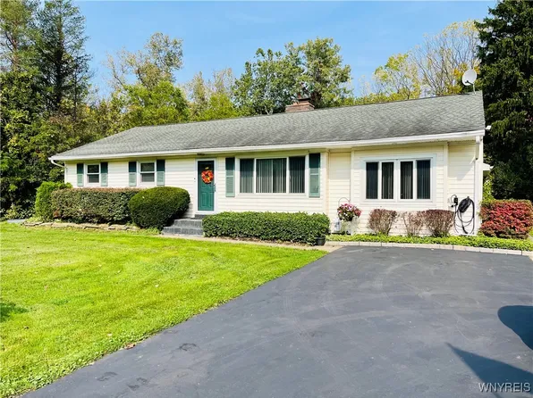 11754 Bullis Rd, Marilla, NY 14102