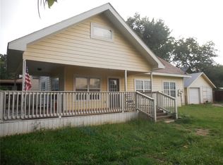 1101 Holly St, Perry, OK 73077