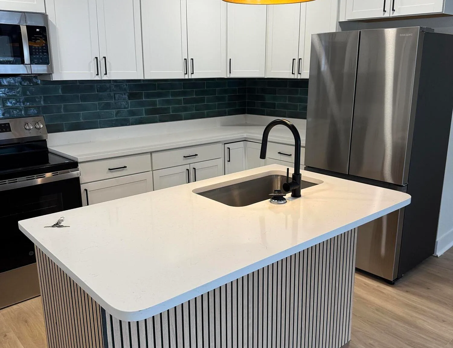 3 bed, 2.0 bath, 874 sqft, $1,850 — Photo 4