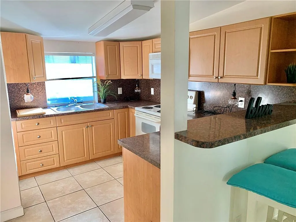 1 bed, 1.0 bath, 800 sqft, $1,995 — Photo 2