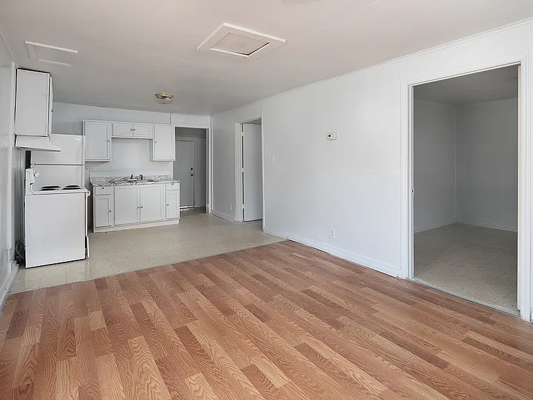 515 W Davidson Ave — Photo 11
