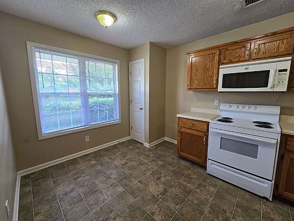 4th image of 2100-4 Ringgold Ct