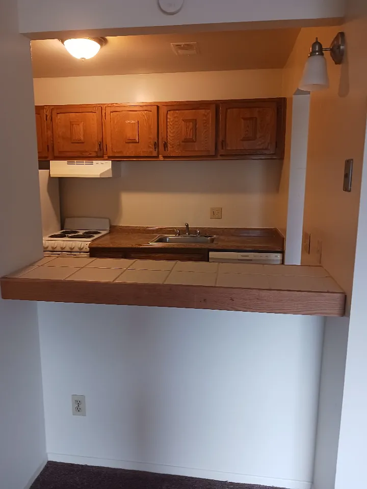 North Vista Manor — Photo 1