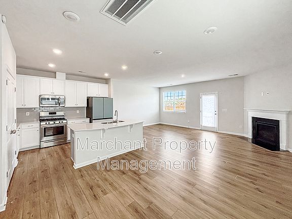 4th image of 324 E Compass Way