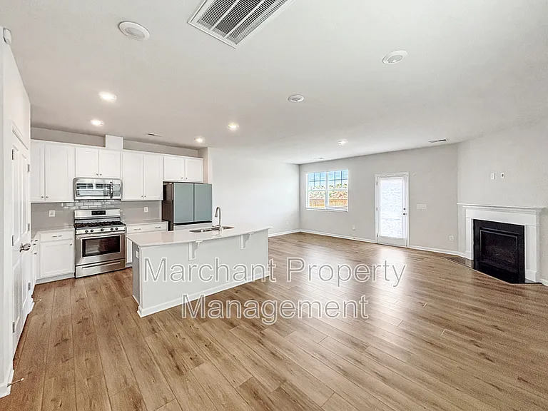324 E Compass Way — Photo 4