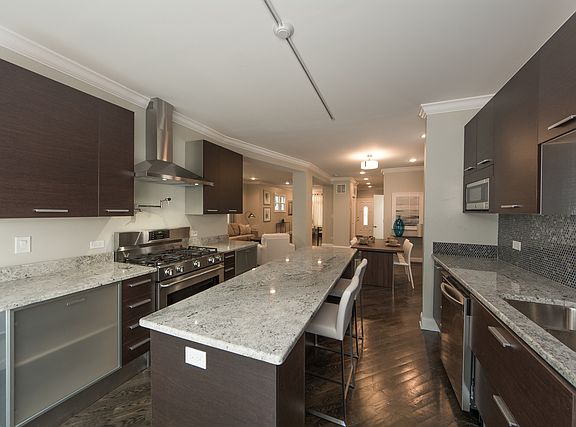 5th image of 4740 N Damen Ave