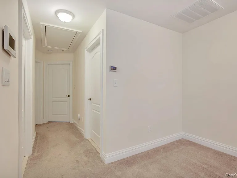 34 Della Dr — Photo 10