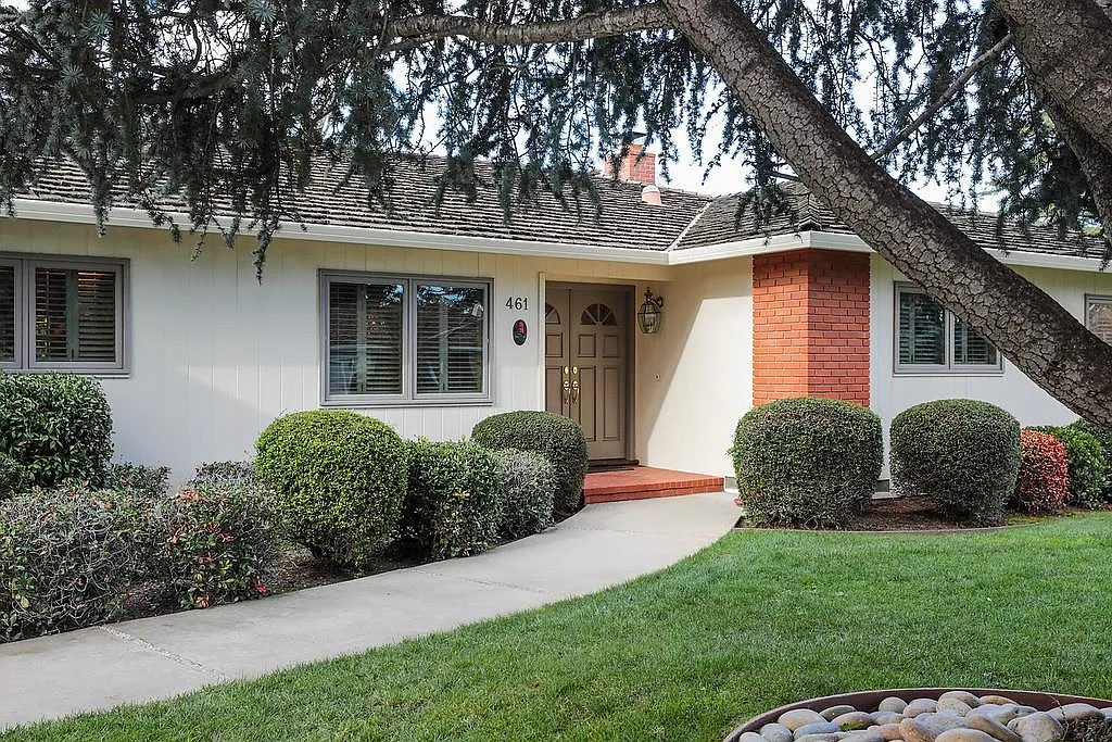 461 Hacienda Way photo 1