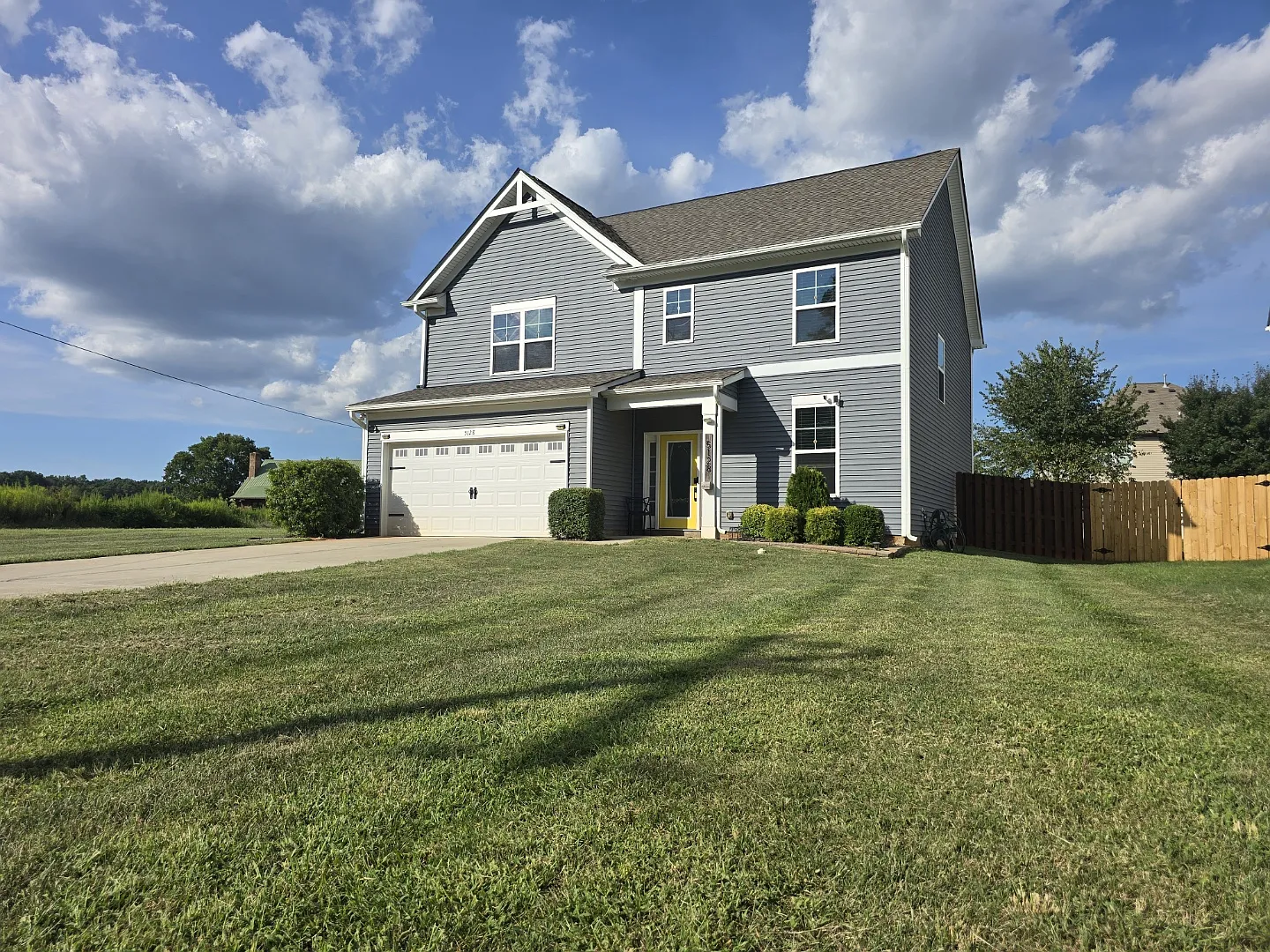 3 bed, 2.5 bath, 2220 sqft, $2,645 — Photo 1