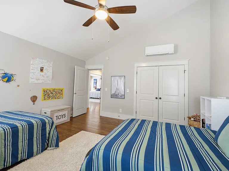 1102 Caldwell Ave — Photo 33