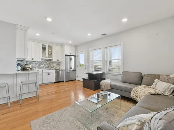 214-216 E Eagle St #5A, Boston, MA 02128