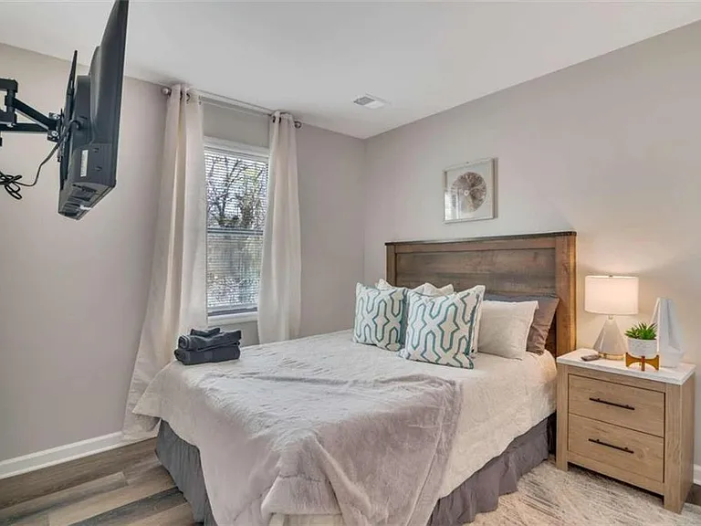 2099 Valley Oaks Dr SE — Photo 19