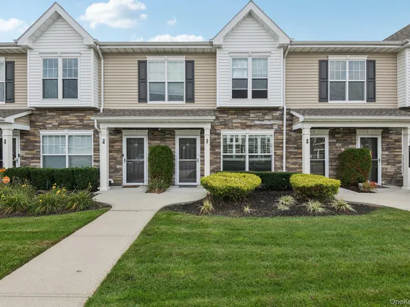 37 Weatherby Lane, Central Islip, NY 11722