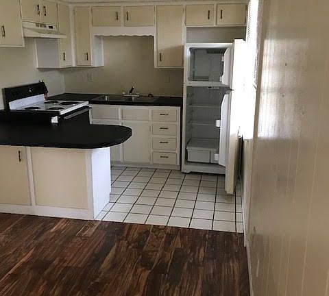 3rd image of 3209 Grider Cir #1