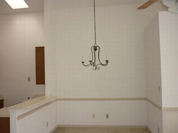 5th image of 101 Sterling Ct