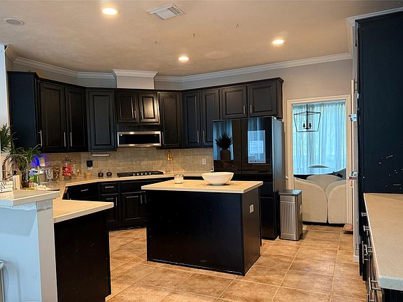 4th image of 8810 Pecan Springs Dr