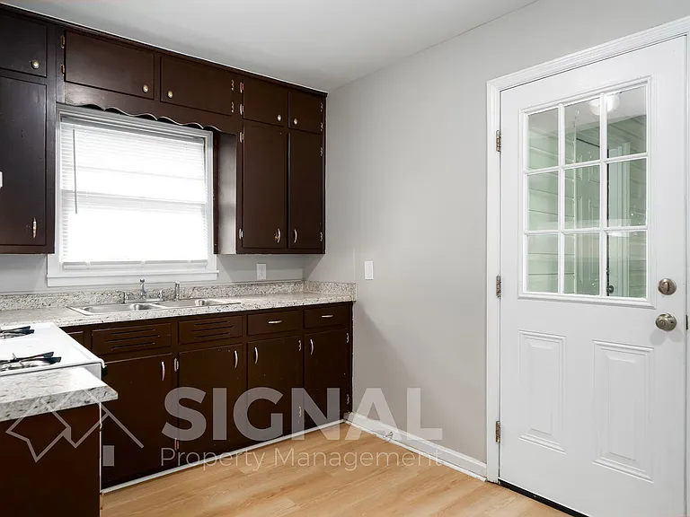 112 19th Ave NW — Photo 12