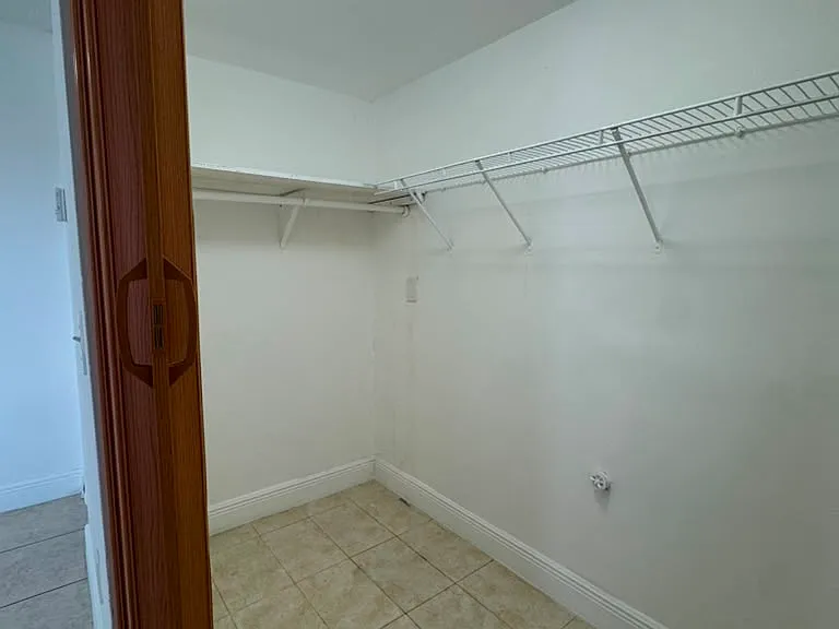 1130 W 37th St #1 — Photo 16
