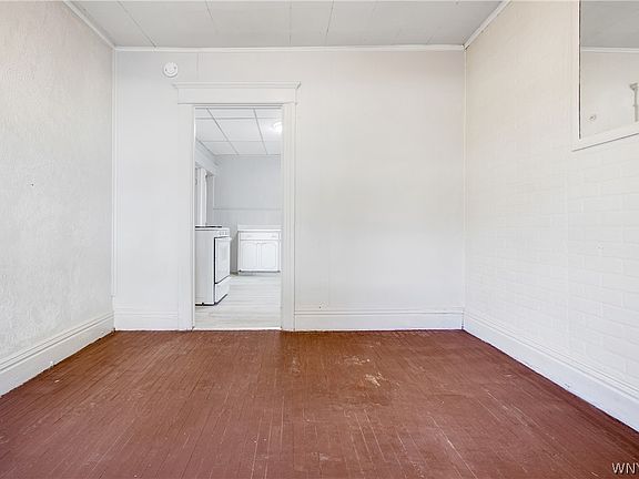 3rd image of 129 Roma Ave