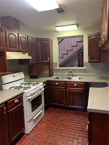 3 bed, 2.5 bath, 2500 sqft, $1,850 — Photo 4