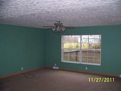 4th image of 2599 Hillcrest Dr