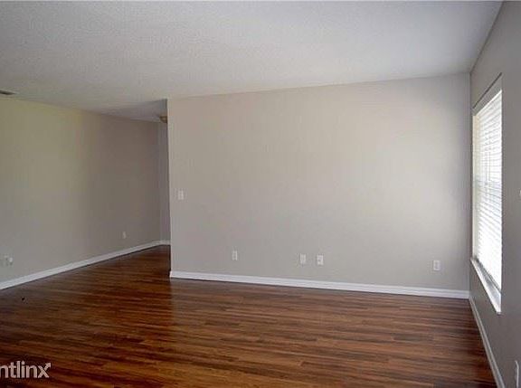 5th image of 2383 Martins Run