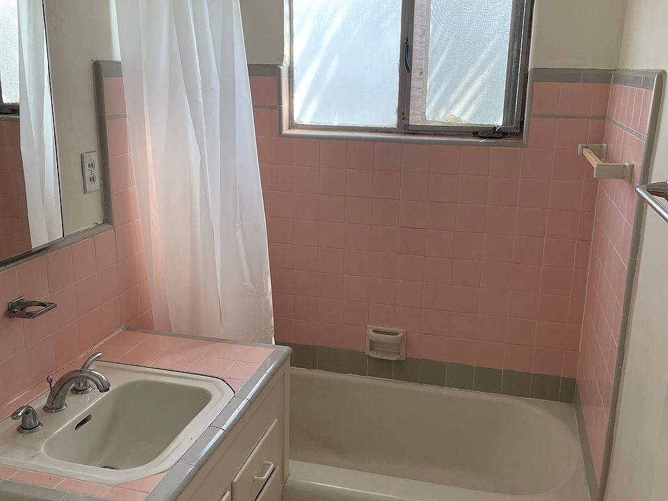 View of the bathroom with a shower tub.