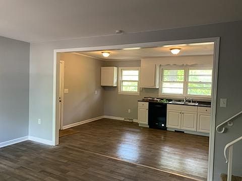 5th image of 203 Daisy Dr