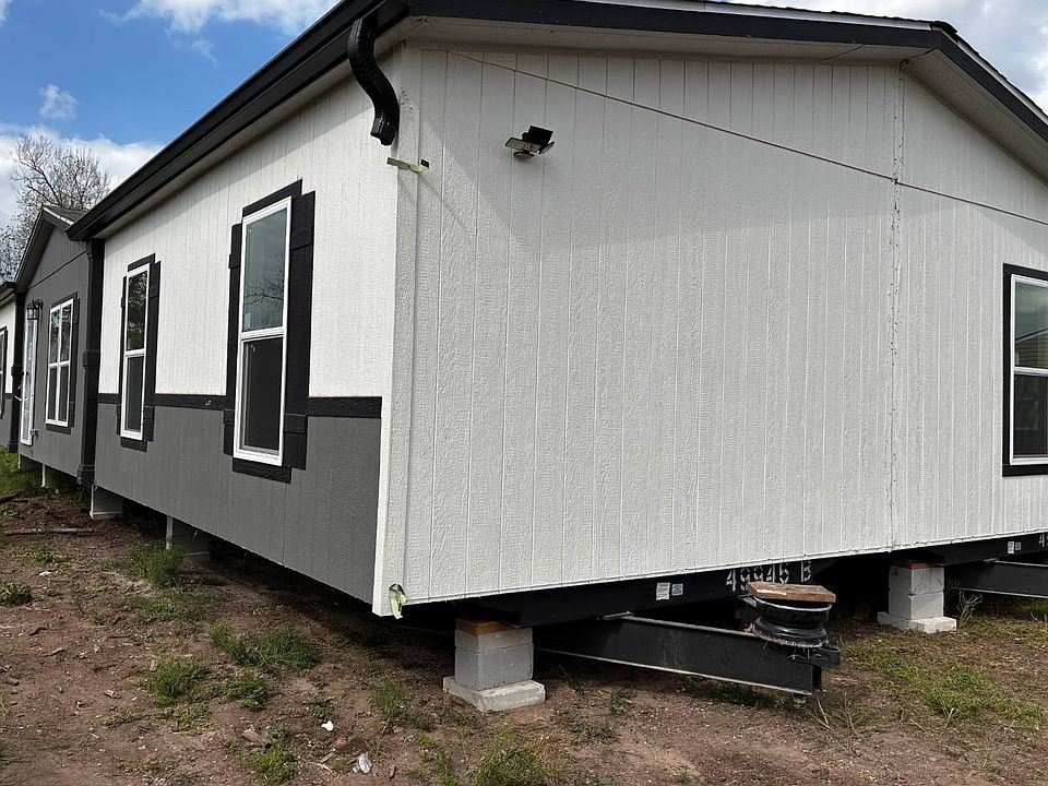 1st image of 9721 Veterans Memorial Dr