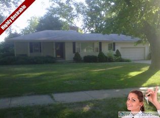 7617 Springfield Dr, Omaha, NE 68114