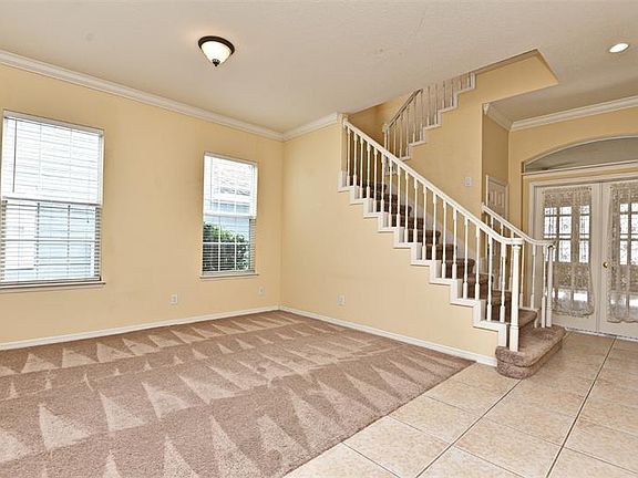 3rd image of 912 Waterside Dr