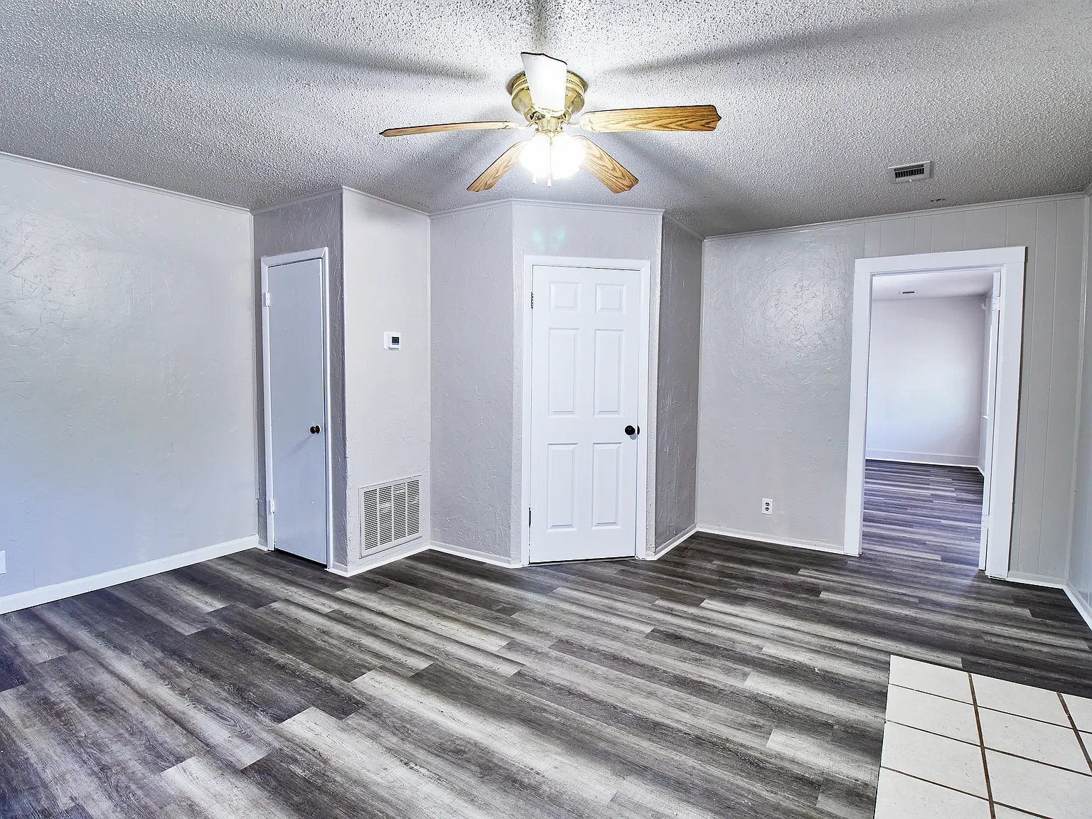 2 bed, 1054 sqft, $1,150 — Photo 3