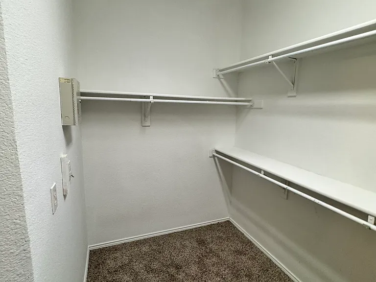 304 Patricia Ln — Photo 9