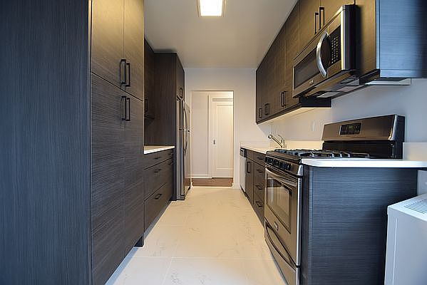1st image of 1135 Pelham Pkwy N APT 4H