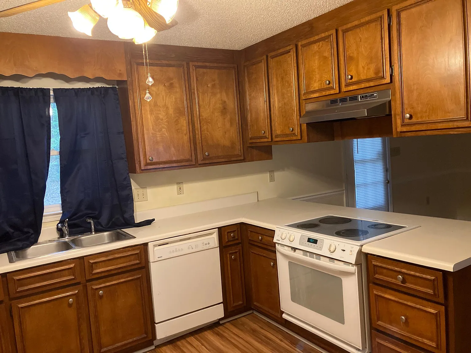 3 bed, 1235 sqft, $1,575 — Photo 2