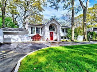 45 Dietz Ave, Lake Grove, NY 11755