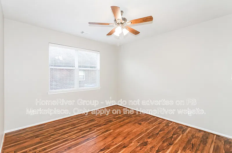 4 bed, 2.5 bath, 2406 sqft, $2,145 — Photo 2