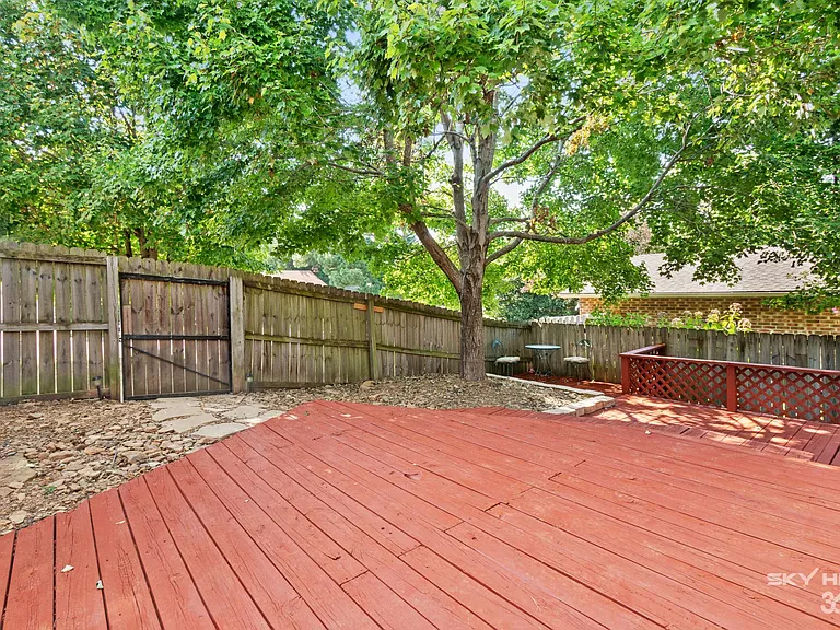 2416 N Robin Rd — Photo 22