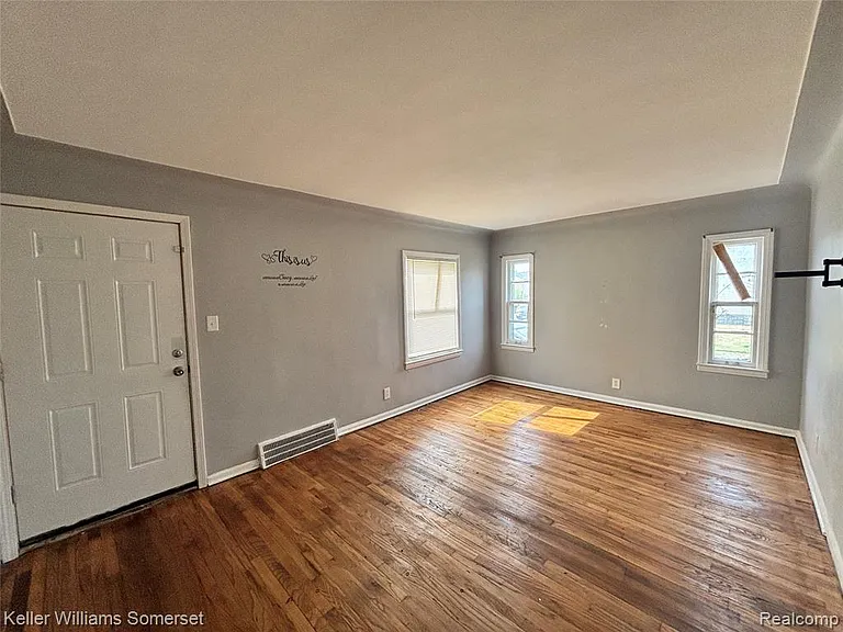 16898 Lilac St — Photo 2